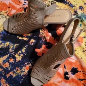 Chinese Laubdry Brace Slingback